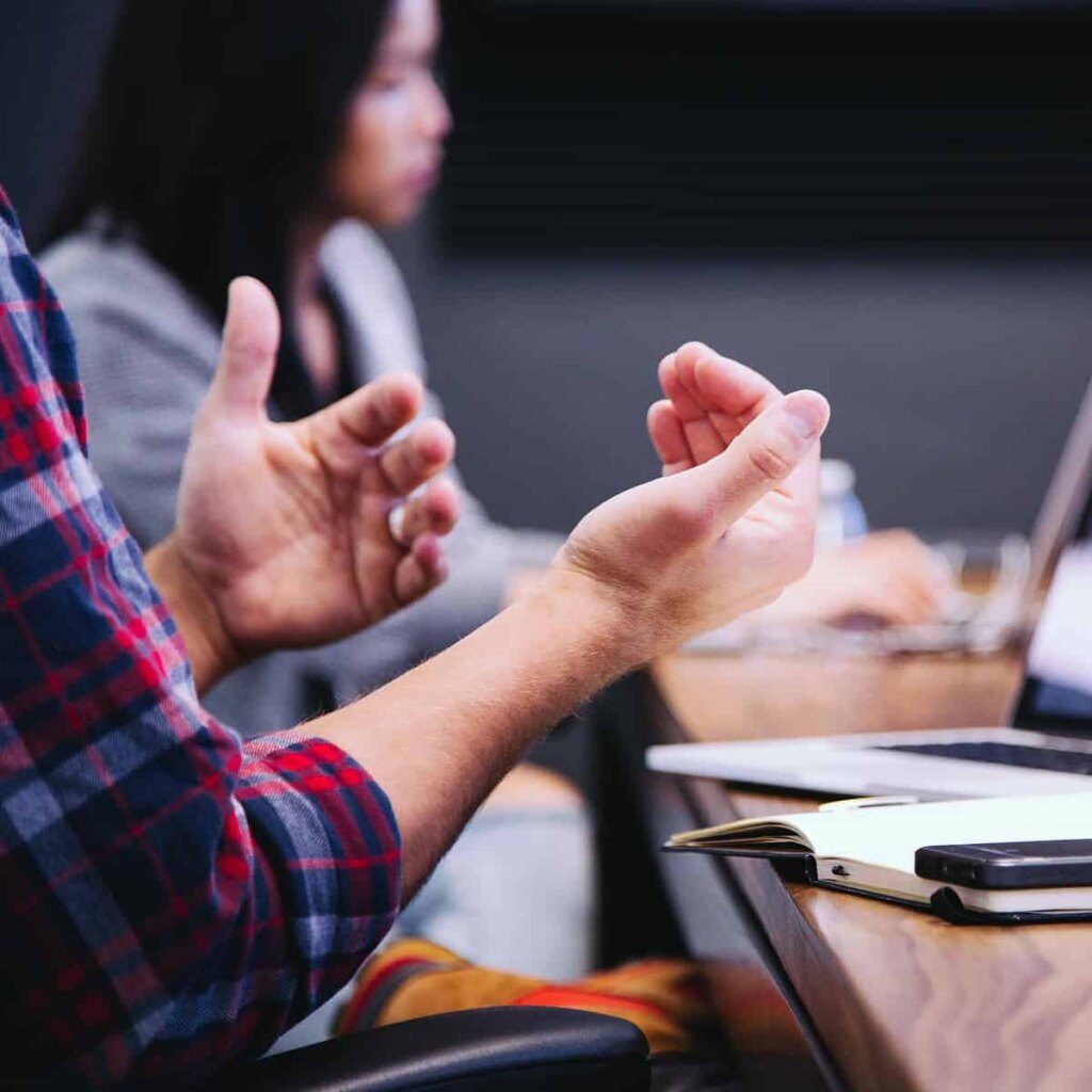 The-Superhero-Projekt_Superhero-image_Lindsey-Hughson_Executive-Mentor_Strategies-for-Effective-Project-Management