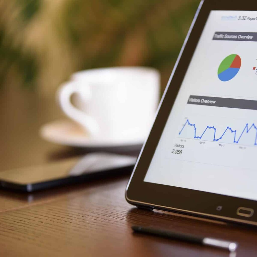 The-Superhero-Projekt_Superhero-image_Lindsey-Hughson_Executive-Mentor_Using-Technology-to-Grow-Your-Business