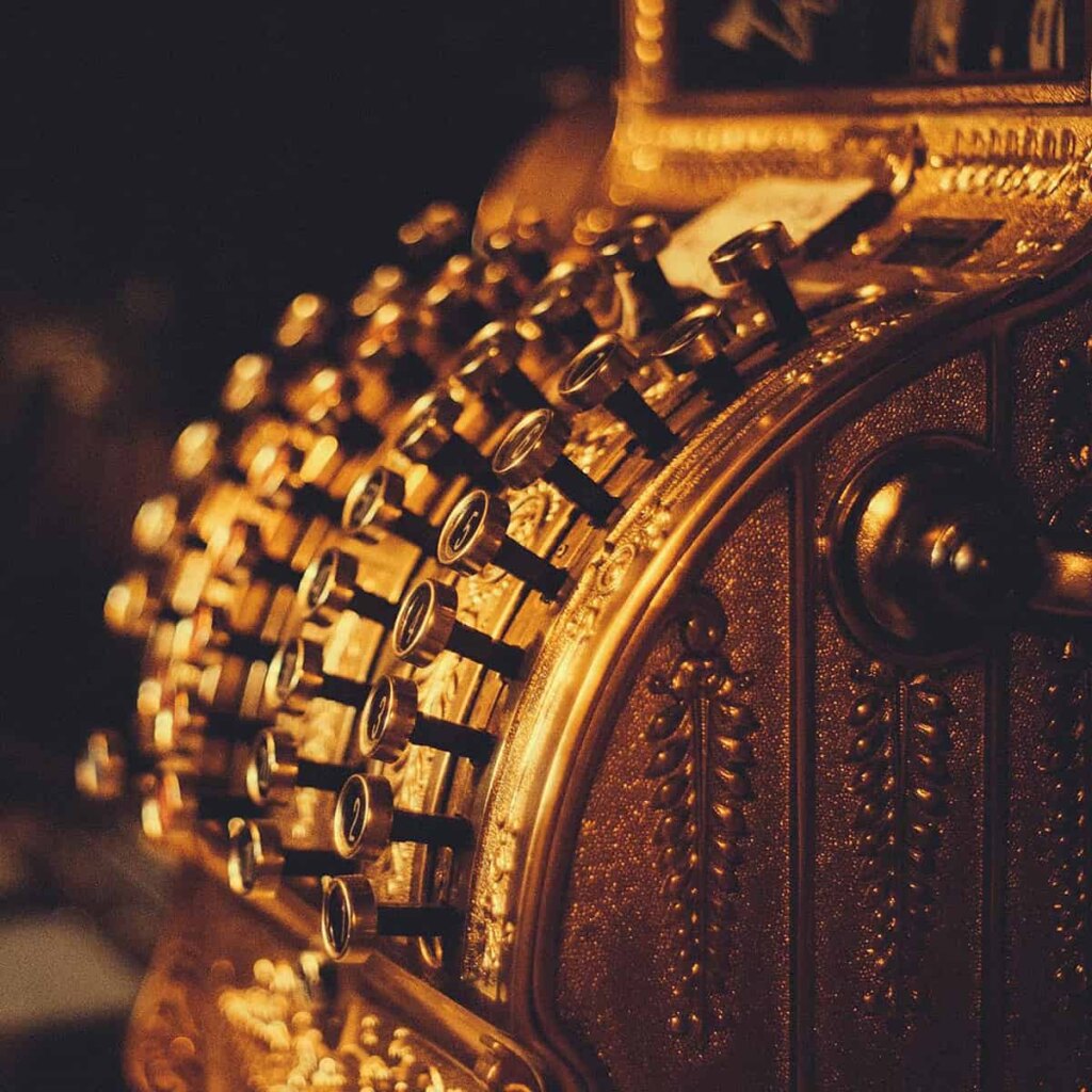 The-Superhero-Projekt_Superhero-image_Lindsey-Hughson_Executive-Mentor_How-to-Safeguard-Your-Wealth-from-Female-Gold-Diggers